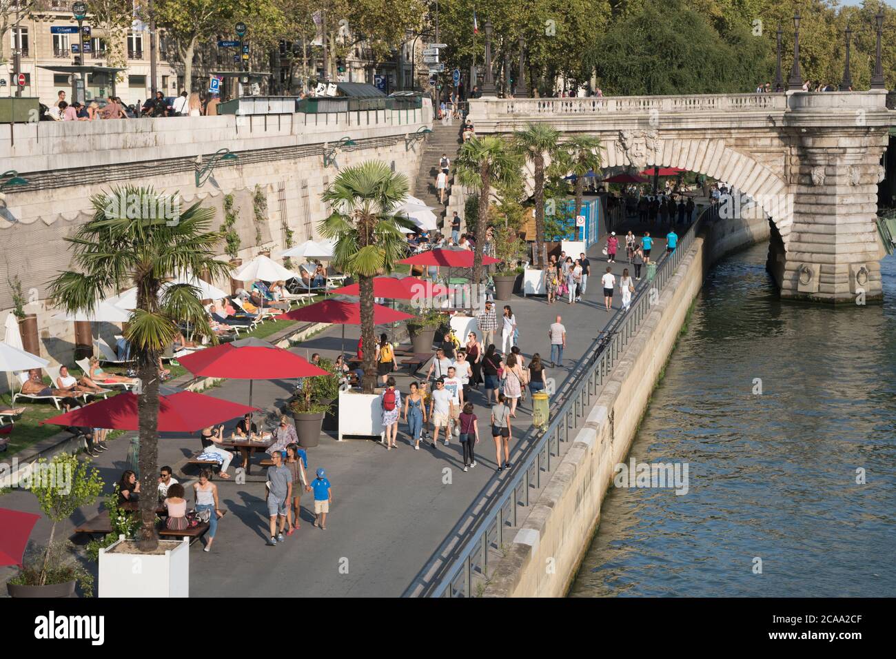 Frankreich, Paris, Aout 11 - 2018, Zeitraffer des öffentlichen Strandes am Ufer der seine in Paris. Paris ist einer der beliebtesten touristischen Desti Stockfoto