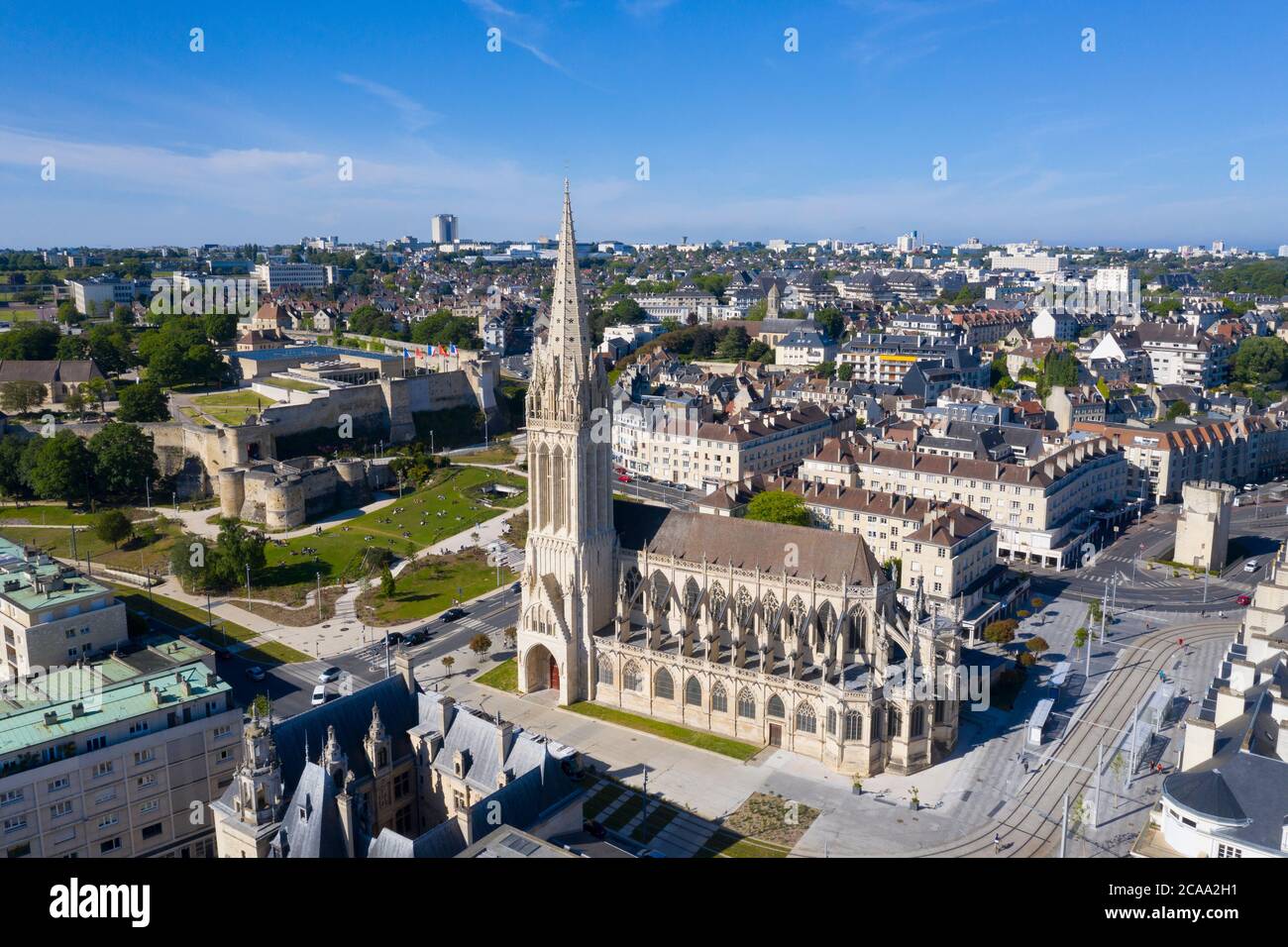 Caen, Luftbild der Kirche Saint-Pierre und Schloss Stockfoto