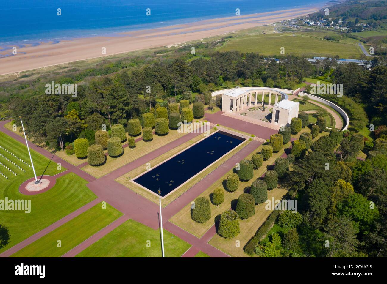 Luftaufnahme des amerikanischen Kriegsfriedhofs am Omaha Beach, Normandie (Colleville-sur-Mer). Stockfoto