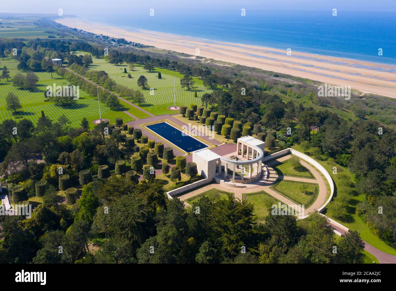 Luftaufnahme des amerikanischen Kriegsfriedhofs am Omaha Beach, Normandie (Colleville-sur-Mer). Stockfoto