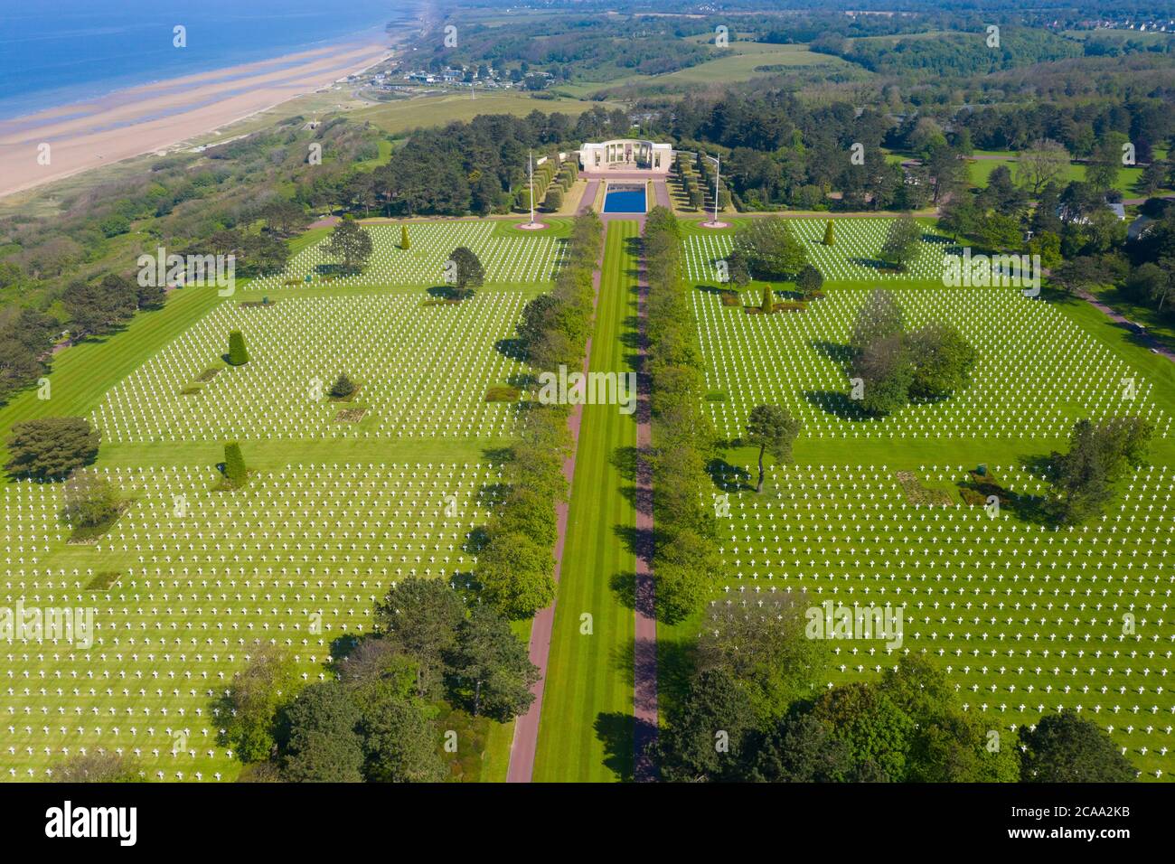 Luftaufnahme des amerikanischen Kriegsfriedhofs am Omaha Beach, Normandie (Colleville-sur-Mer). Stockfoto