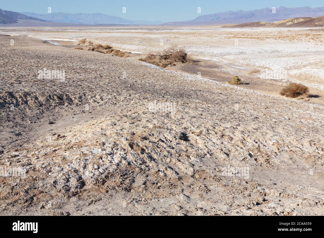 Die bemerkenswerte Landschaft des Death Valley. 3,000 Quadratmeilen Traverse, trockene & feindliche Landschaft. Am besten beobachtet hydratisiert und möglicherweise im Winter. Stockfoto