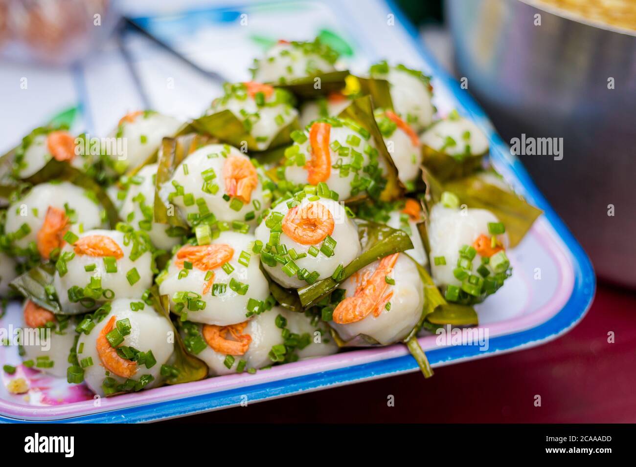 Köstliches Essen auf bunten lokalen Markt in Phan Rang, Vietnam. Lokaler vietnamesischer Cousine Markt. Stockfoto