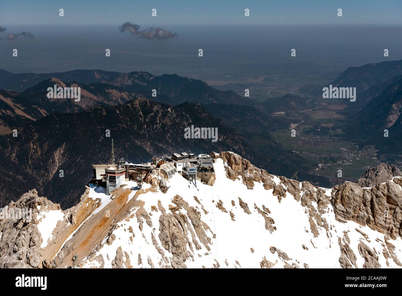 Bergstation der Seilbahn auf dem Gipfel der Zugspitze bei Garmisch-Partenkirchen im Bundesland Bayern Stockfoto