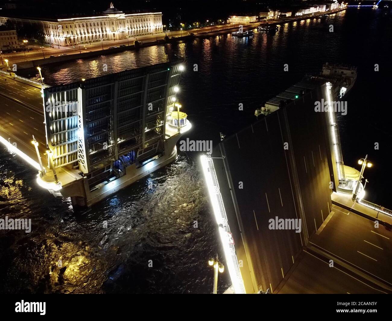 Nachtstadt aus der Vogelperspektive. Nacht Petersburg. Russland. St. Petersburg Panorama. Stockfoto