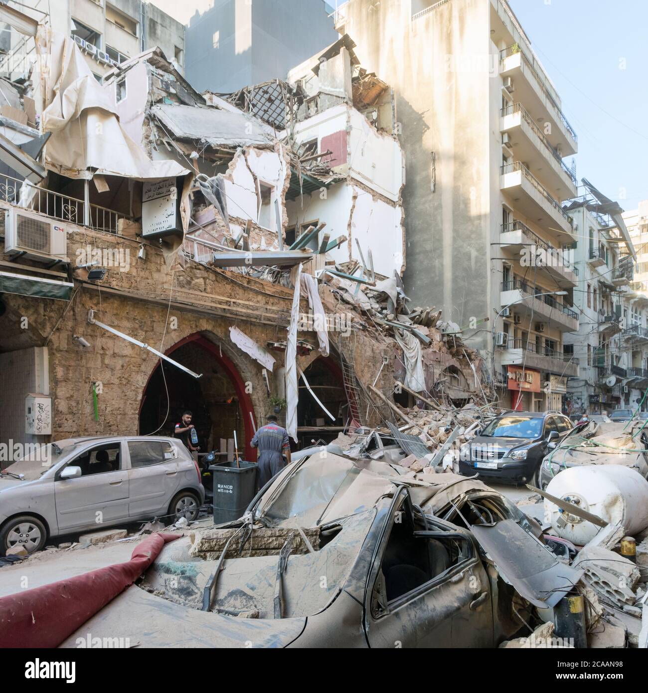 Eingestürzte Gebäude nach einer massiven Explosion erschütterten Beirut am 4. August 2020, Achrafieh/Beirut, Libanon Stockfoto Eingestürzte Gebäude nach einer massiven Explosion erschütterten Beirut am 4. August 2020, Achrafieh/Beirut, Libanon Stockfoto