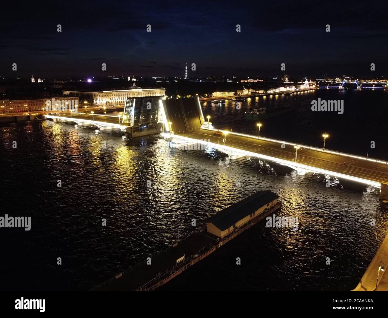 Nachtstadt aus der Vogelperspektive. Nacht Petersburg. Russland. St. Petersburg Panorama. Stockfoto
