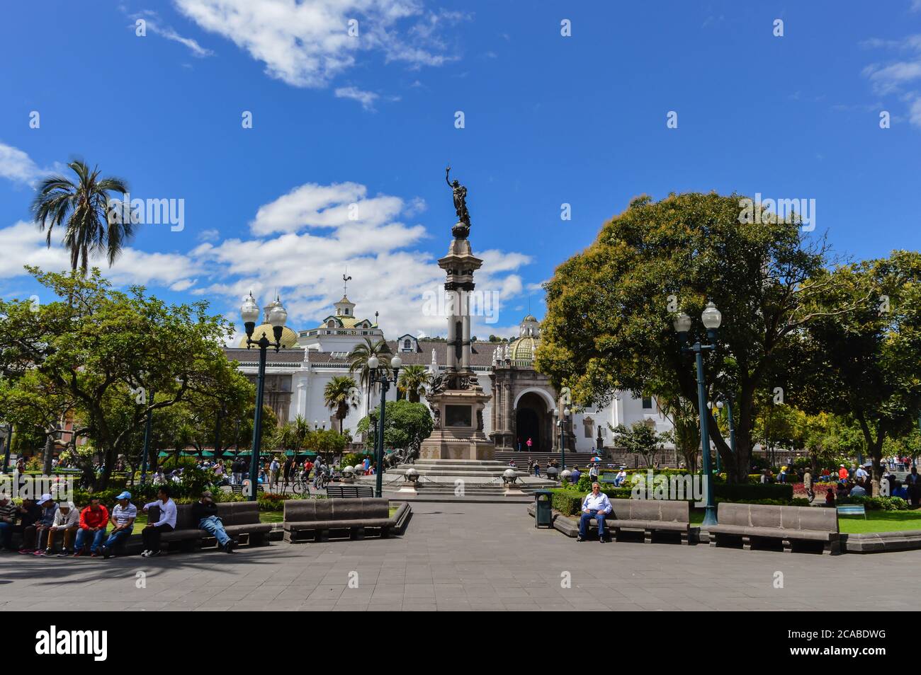 QUITO, ECUADOR - 15. Oktober 2017: blick auf die straße in der Innenstadt von Quito. Historische Architektur Stockfoto