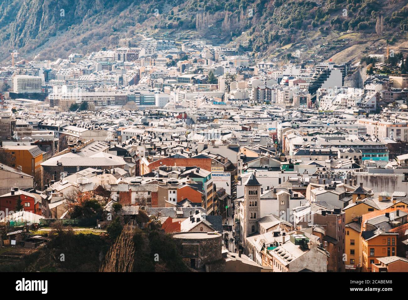 Gebäude in der Innenstadt von Andorra la Vella, Hauptstadt von Andorra, im Gran Valira Tal Stockfoto