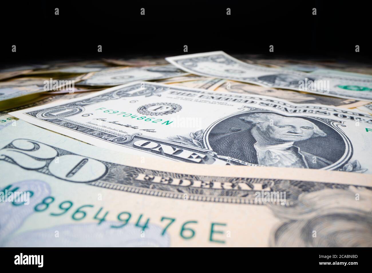 Nahaufnahme verschiedener Banknoten des US-Dollars Stockfoto