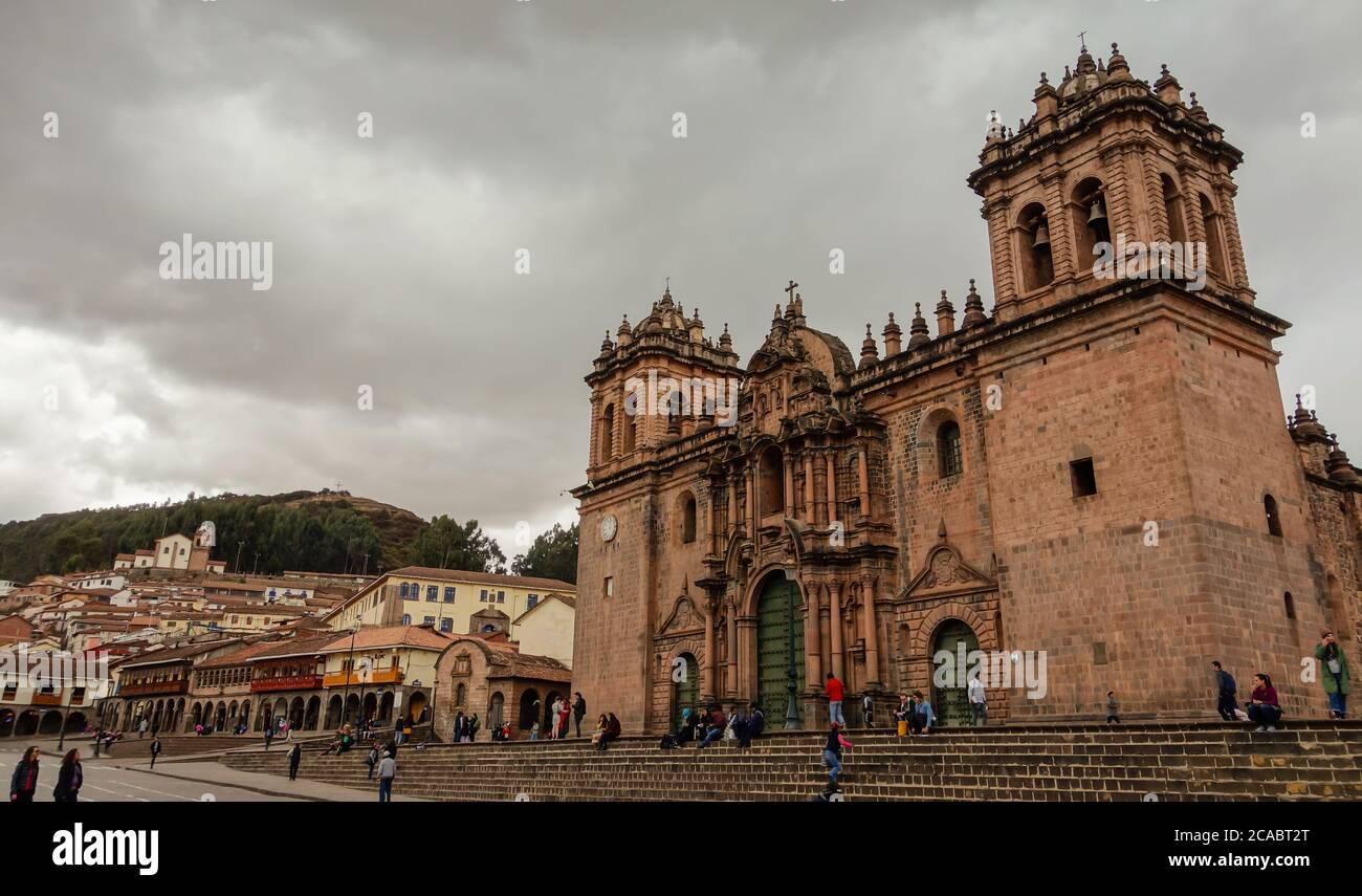 CUSCO, PERU - 01. Okt 2019: Cusco, Peru: streetview. Alte Architektur und Stadtlandschaft Stockfoto
