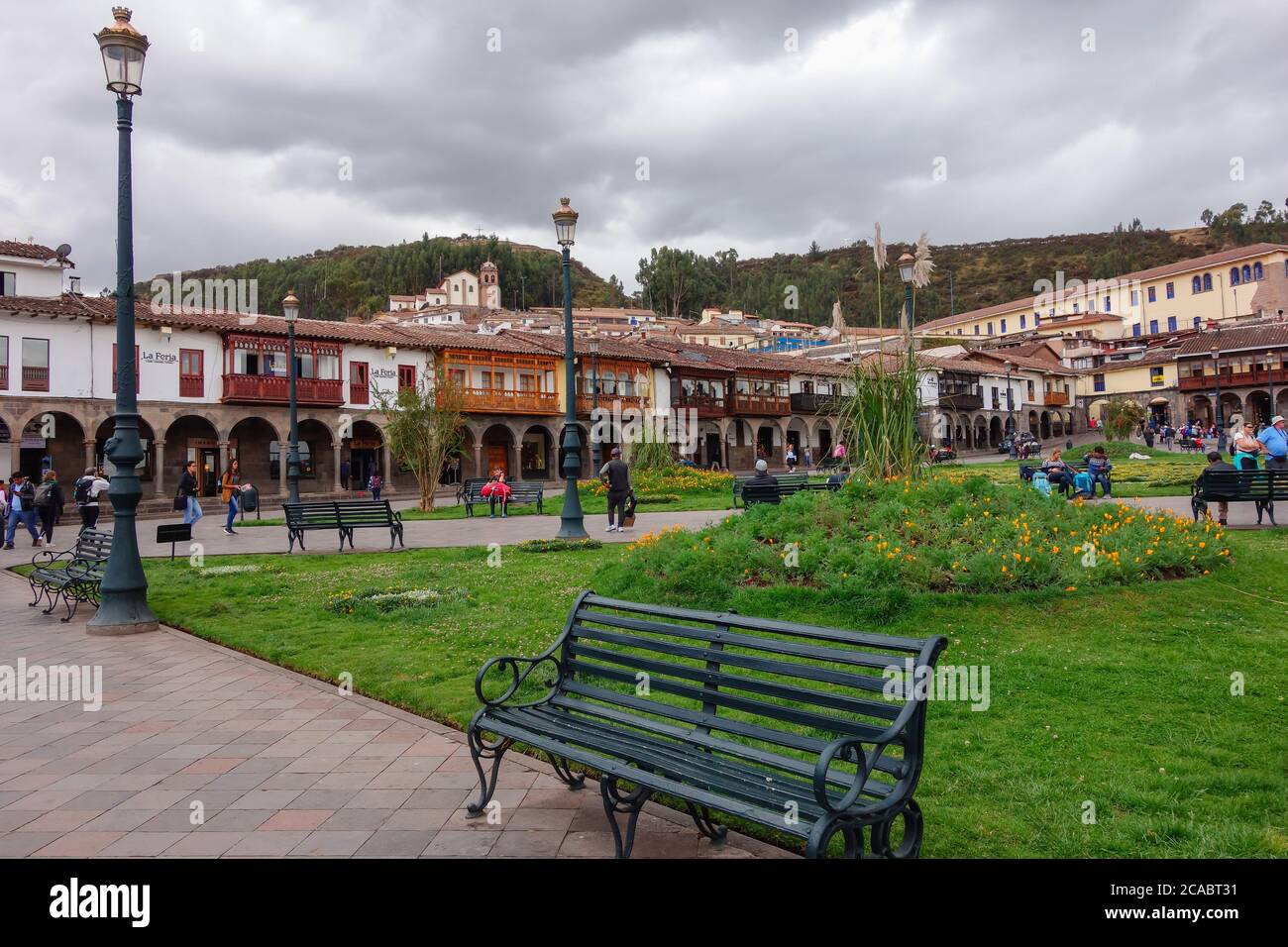 CUSCO, PERU - 01. Okt 2019: Cusco, Peru: streetview. Alte Architektur und Stadtlandschaft Stockfoto