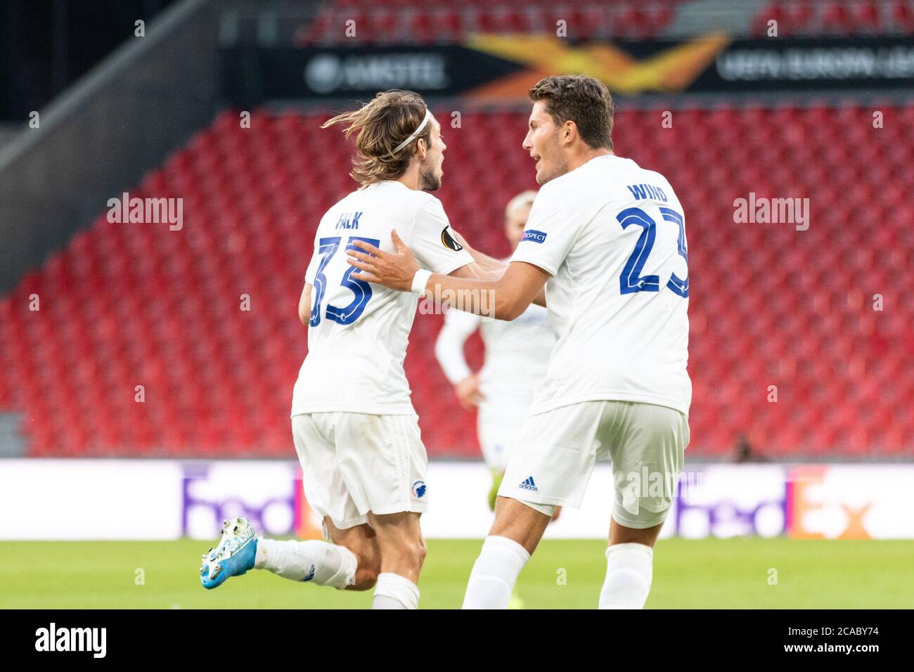 Kopenhagen, Dänemark. August 2020. Rasmus Falk (33) vom FC Kopenhagen punktet 3-0 und feiert mit Jonas Wind (23) beim UEFA Europa League Spiel zwischen dem FC Kopenhagen und Istanbul Basaksehir im Telia Parken in Kopenhagen. (Foto Kredit: Gonzales Foto/Alamy Live News Stockfoto