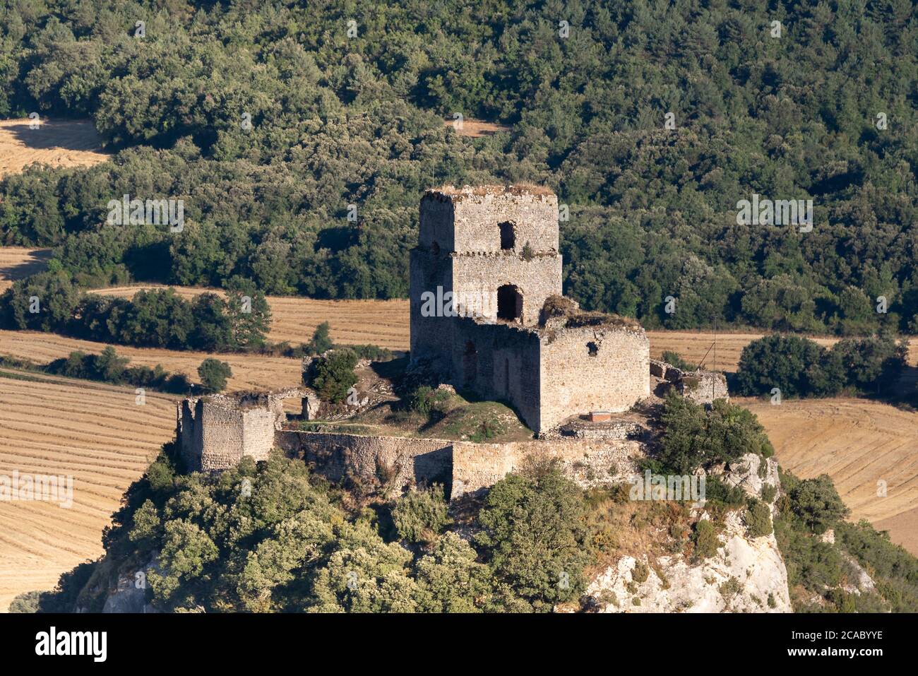 Burg von Ocio , Ruinen einer mittelalterlichen Burg des Königreichs Navarra im Inglares-Tal, Alava in Spanien Stockfoto