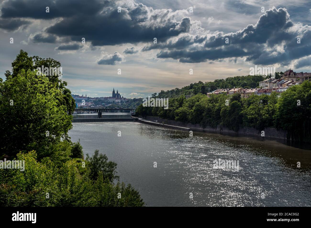 Moldau, Prager Brücken und Blick auf die Altstadt von Prag, UNESCO-Weltkulturerbe, Tschechische Republik Stockfoto