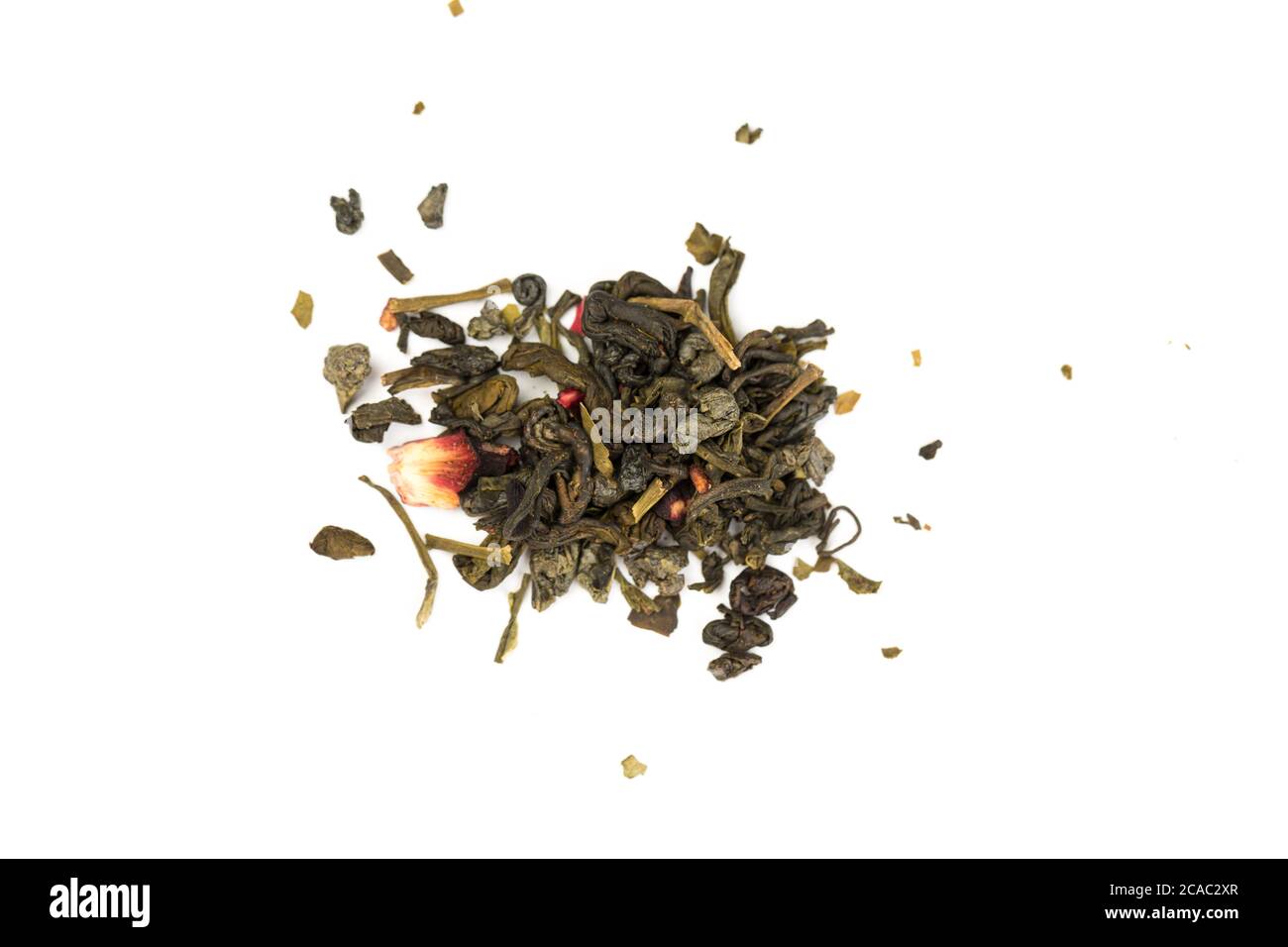 Duftende Blätter von chinesischen Dry Tea Top Grade mit Goji Beeren und gepudert Acai auf weißem Hintergrund Stockfoto