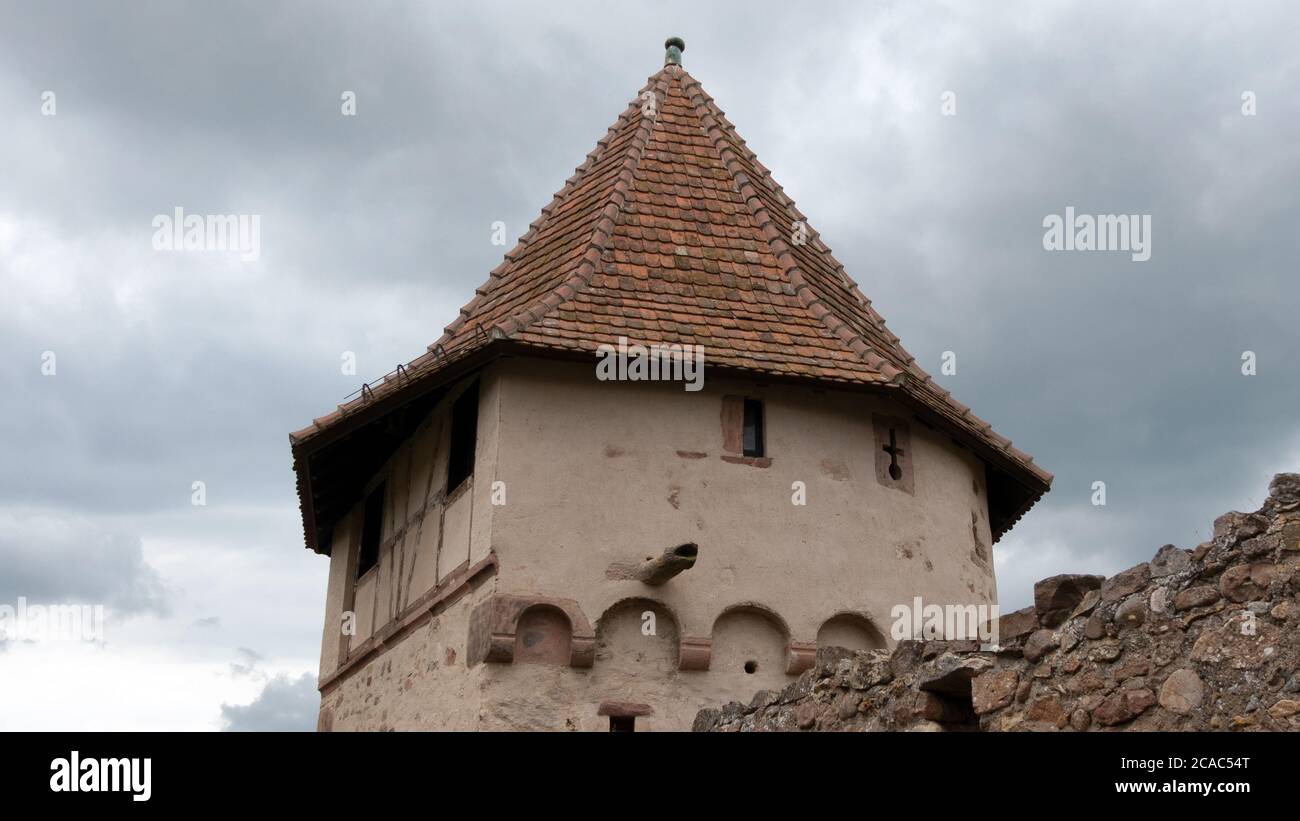 Nahaufnahme eines befestigten Turms als Teil eines Mittelalterliche Festung Stockfoto