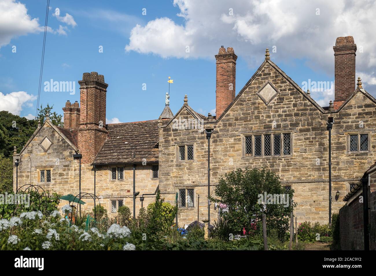 EAST GRINSTEAD, WEST SUSSEX/UK - 3. AUGUST : Blick auf Sackville College East Grinstead West Sussex am 3. August 2020 Stockfoto