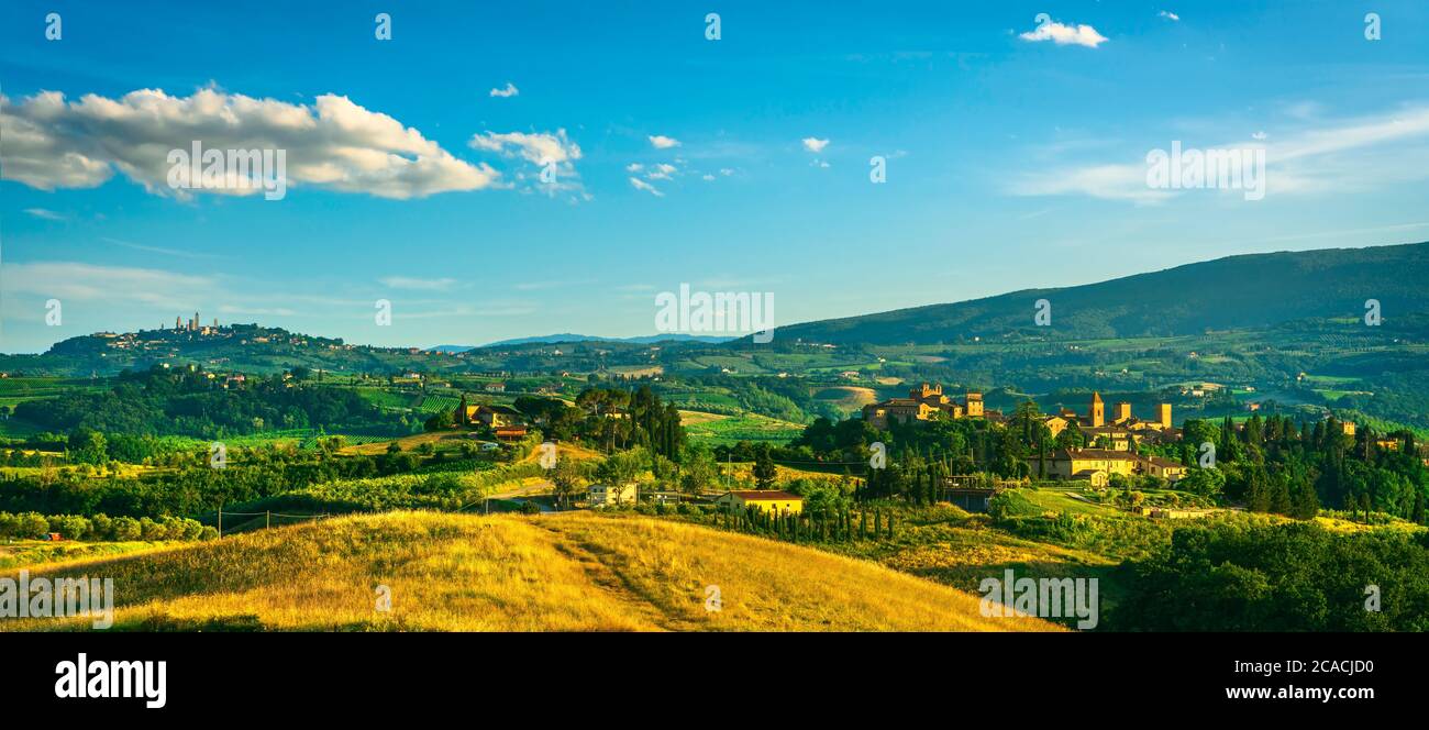 Certaldo Alto Stadt und San Gimignano im Hintergrund. Panoramablick. Florenz, Toskana, Italien. Geburtsort von Boccaccio, Autor von Decameron. Stockfoto