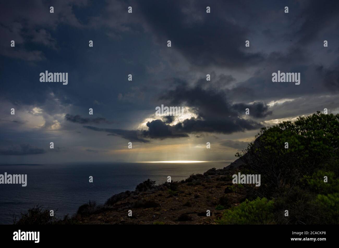 Letzter Sonnenschein vor dem Sturm ("kalter Tropfen" Sturm) Stockfoto