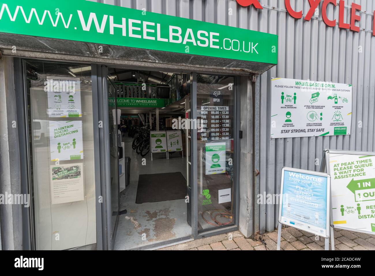 Radstand Fahrradladen. Der größte Fahrradladen und Versandhandel in Großbritannien. Staveley Mill Yard Stockfoto