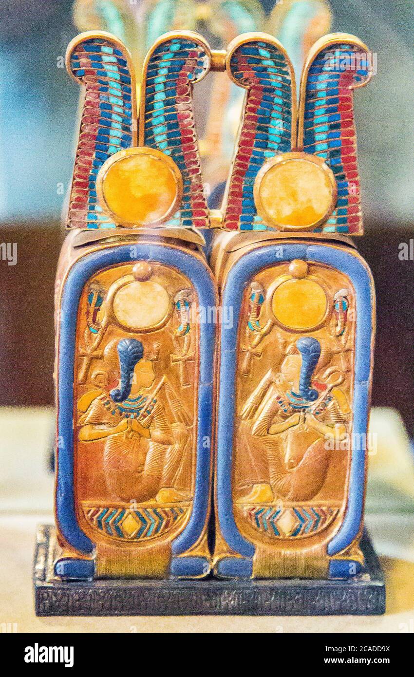 Ägypten, Kairo, Tutanchamon Schmuck, aus seinem Grab in Luxor : Parfümbox in Form von 2 Kartuschen, mit Federkronen oben. Stockfoto