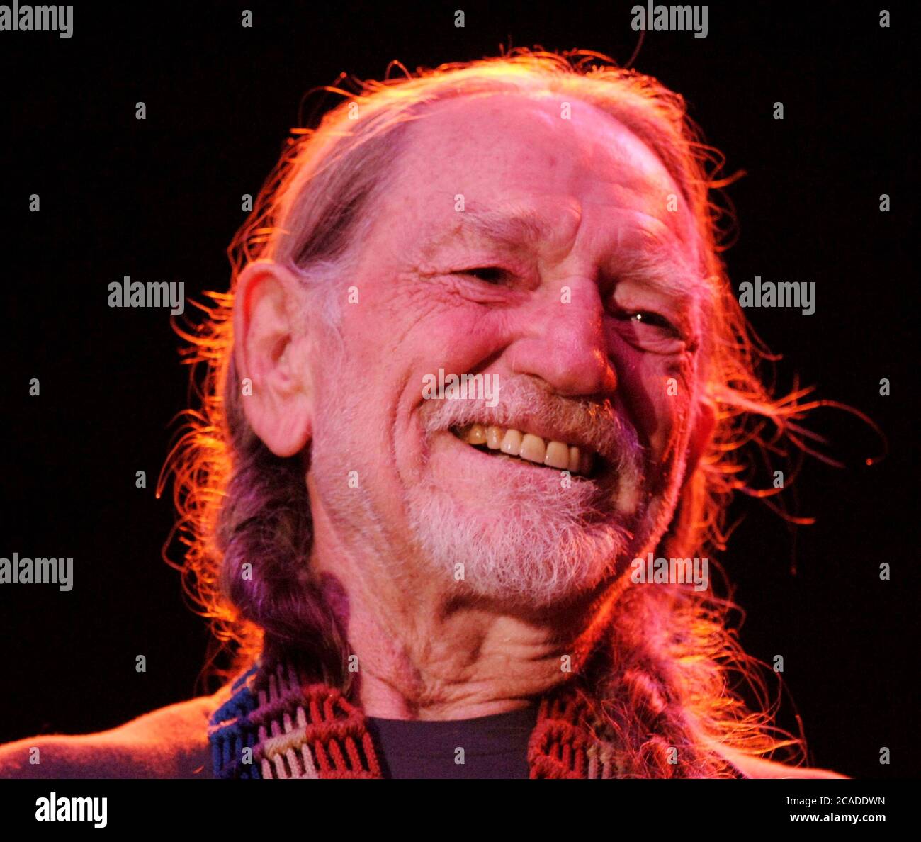 Alpine, Texas USA, 14. Februar 2006: Die US-amerikanische Musiklegende Willie Nelson tritt am Valentinstag an der Sul Ross State University auf, als Teil einer Benefiz für den neuen Sender Marfa Public Radio, der am Dienstag ausstrahlt. ©Bob Daemmrich Stockfoto