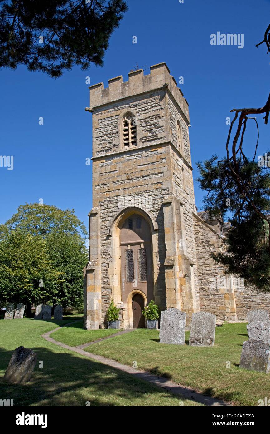 St. Peter's Church, Pebworth - eine kleine ländliche Cotswold Kirche aus dem 15. Jahrhundert mit Überresten aus dem 13. Jahrhundert. Stockfoto