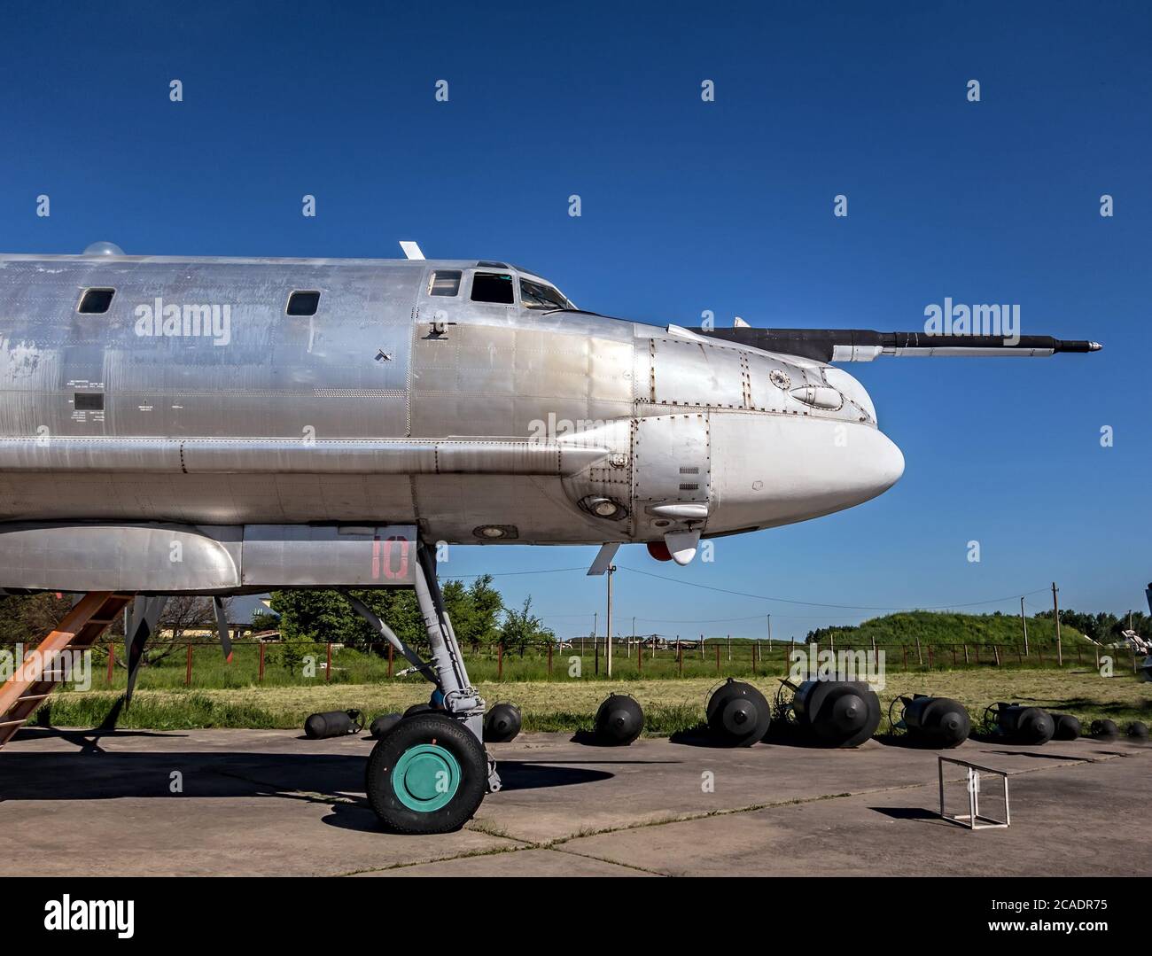 POLTAVA, UKRAINE - 19. OKTOBER 2019: Tupolev TU-95 Bear Russian Bomber, viermotorige Turboprop-angetriebene strategische Bomberrakete Plattform. Poltava Natio Stockfoto