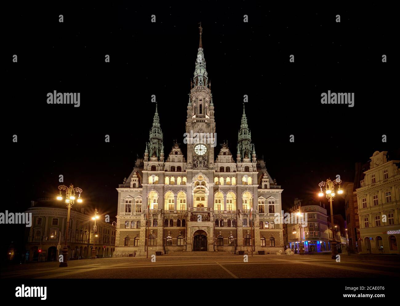 Rathaus, Rathaus Liberec Rathaus in Liberec bei Nacht, das beste Foto. Stockfoto