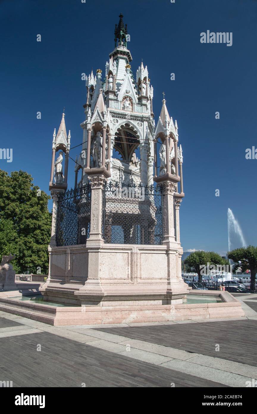 Brunswick Monument, Genf, Schweiz mit dem Jet d'Eau im Hintergrund. Stockfoto