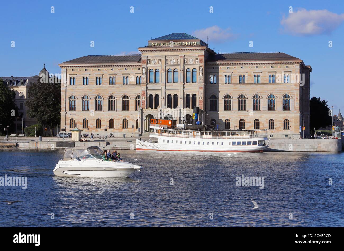 Stockholm, Schweden - 31. Juli 2020: Vor dem Nationalmuseum am Blasieholmens Kai liegt das Passagierdampfer Norrskar. Stockfoto