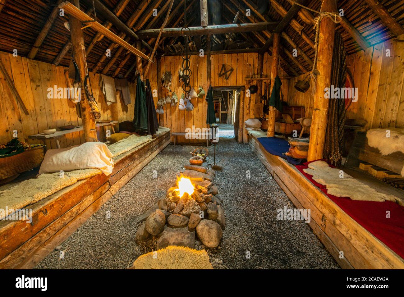 Innenraum der Wikingersiedlung Sod House (Re-Creation), L'Anse aux Meadows National Historic Site, Neufundland und Labrador NL, Kanada Stockfoto