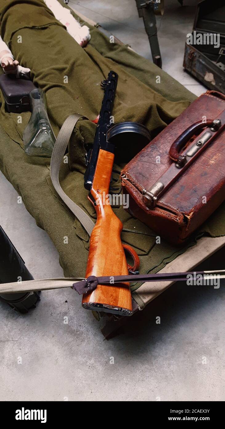 Die alte militärische Ausrüstung des sowjetischen Soldaten Stockfoto