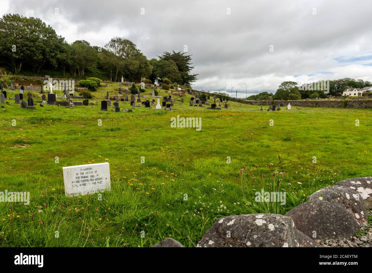 Abbeystrowry Graveyard in Skibbereen, Irland, wo 8-10.000 Opfer der Hungersnot der irischen Kartoffeln von 1845-1850 begraben sind. Stockfoto