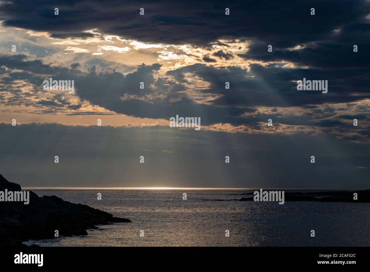 Sonnenuntergang Himmel über dem Meer in der Nähe von Brimstone Head, Fogo, Neufundland und Labrador NL, Kanada Stockfoto