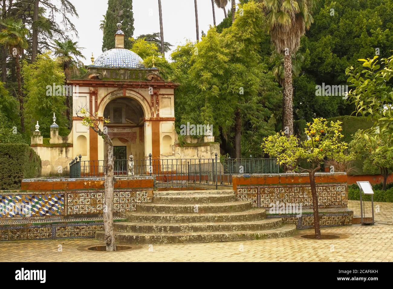 Real Alcazar Gärten in Sevilla Spanien - Natur und Architektur Hintergrund Stockfoto