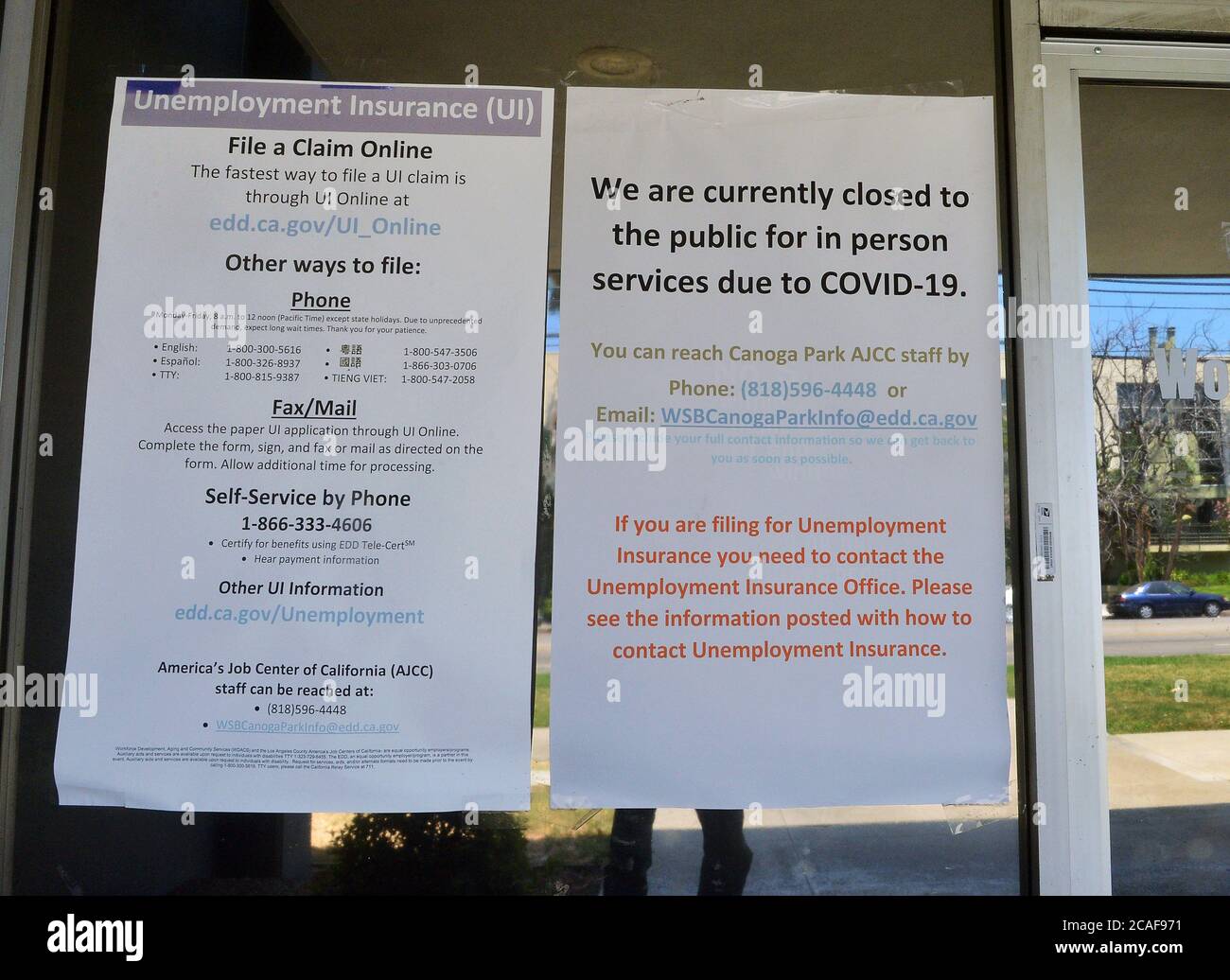 Canoga Park, Usa. August 2020. Arbeitslose Arbeitnehmer, die kamen, um Informationen über ihre Arbeitslosenquote Anspruch, kam nur zu finden, die California Employment Development Department Büro in Canoga Park, Kalifornien geschlossen am Donnerstag, 6. August 2020. Weitere 1.2 Millionen US-Arbeiter haben für neue Arbeitslosengeld eingereicht, sagte das Arbeitsministerium in seinem wöchentlichen Bericht Donnerstag. Foto von Jim Ruymen/UPI Kredit: UPI/Alamy Live Nachrichten Stockfoto