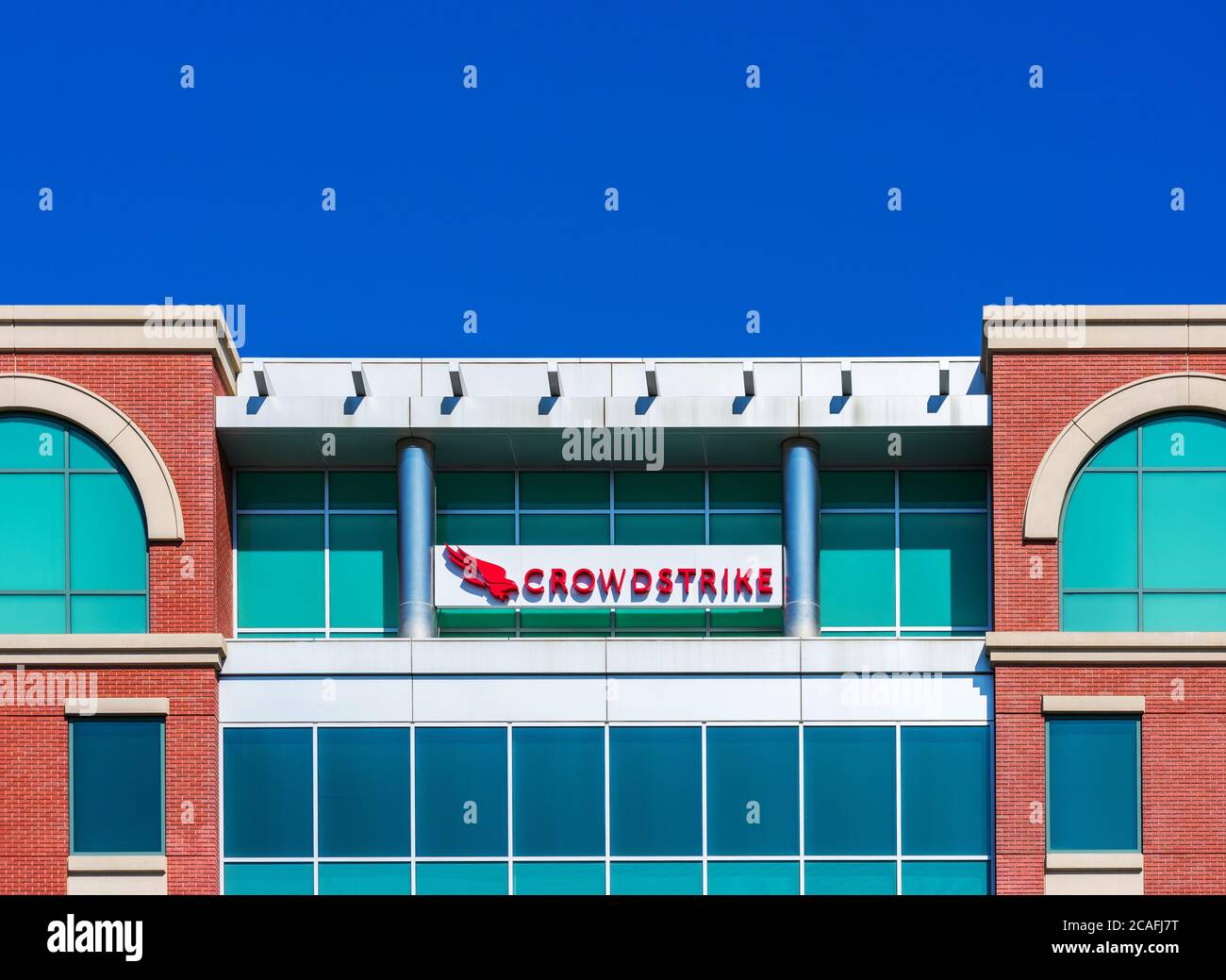 CrowdStrike Zeichen und Logo am Hauptsitz im Silicon Valley. CrowdStrike Holdings, Inc. Ist ein öffentliches Unternehmen für Cybersicherheit - Sunnyvale, Cali Stockfoto