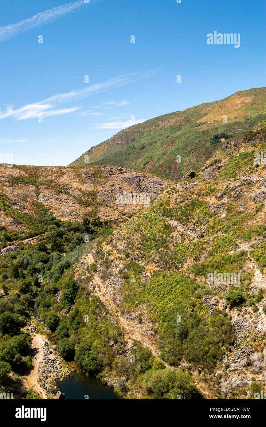 Parque national Peneda Gerês Portugal Nationalpark Reserve Blick auf die Berge Von der Brücke Vilarinho das Furnas Stockfoto