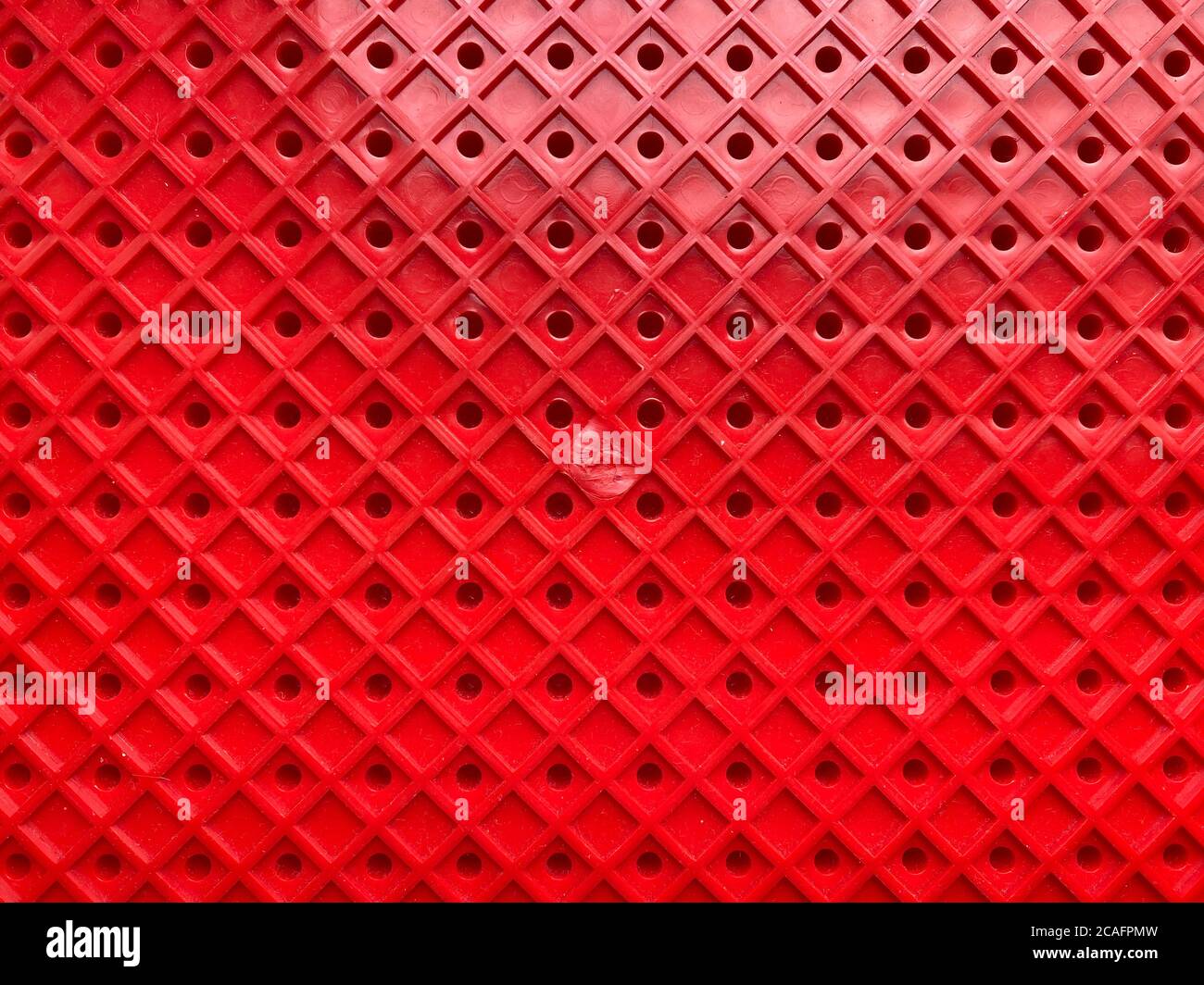 Textur aus rotem Kunststoff Nahaufnahme, abstrakter Hintergrund Stockfoto