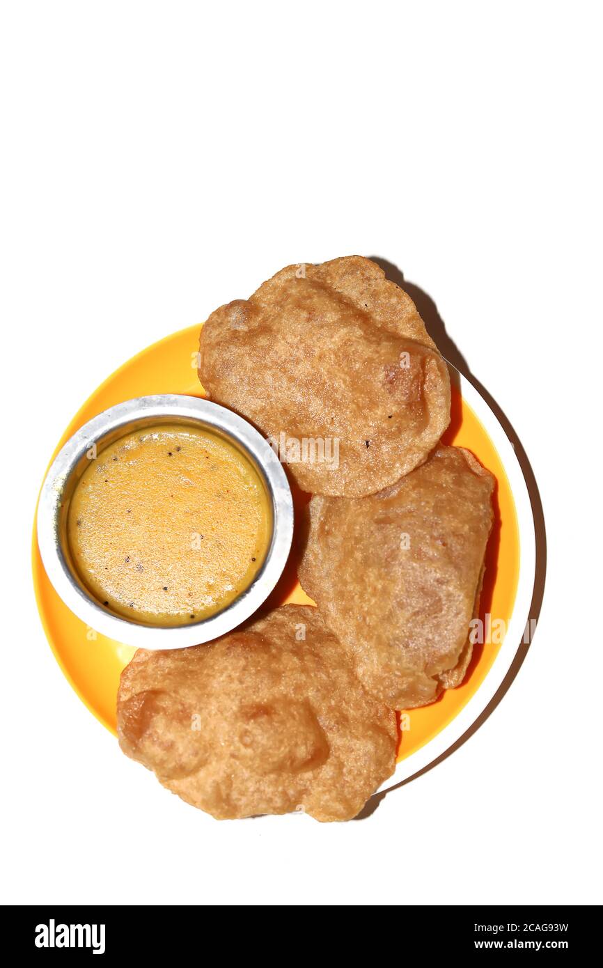 puri bhaji oder poori Masala, aloo sabzi, aloo Curry, frittieren Brot indisches Essen Stockfoto