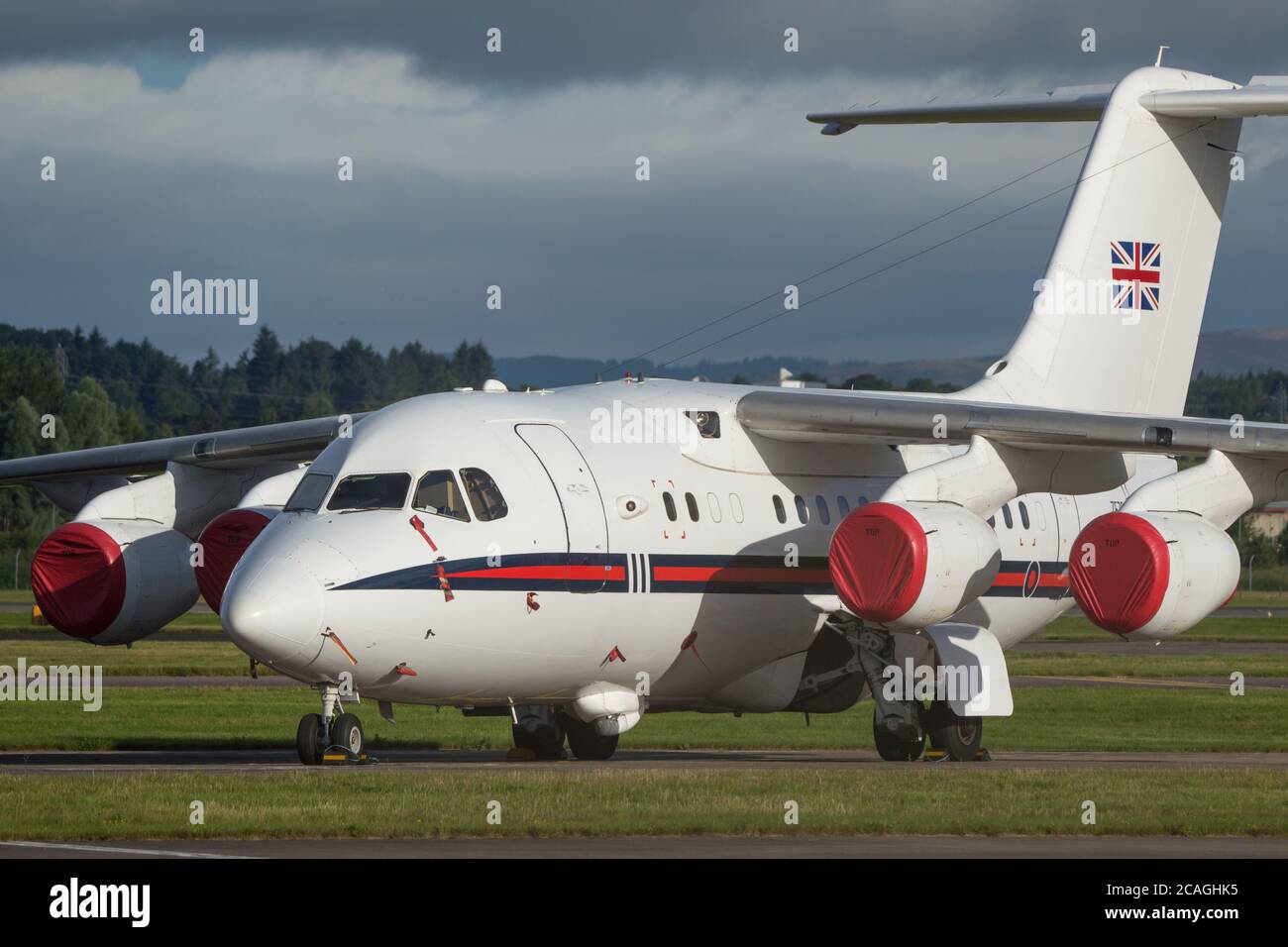 Glasgow, Schottland, Großbritannien. August 2020. Im Bild: Der britische Bundeskanzler Rishi Sunak ist in Glasgow, Schottland, gelandet. Sein Regierungspartei Luftverkehr (REG ZE701, BAE HS146 Flugzeugtyp) ist auf dem Asphalt am Flughafen Glasgow geparkt. Es wird erwartet, dass er mehrere Besuche bei Unternehmen in Renfrewshire macht und aus erster Hand die Auswirkungen der Sperre auf Unternehmen und Wirtschaft sieht. Quelle: Colin Fisher/Alamy Live News Stockfoto