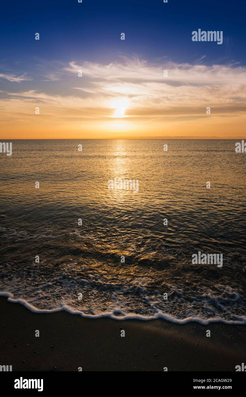 Sonnenaufgang über dem Meer. Stockfoto