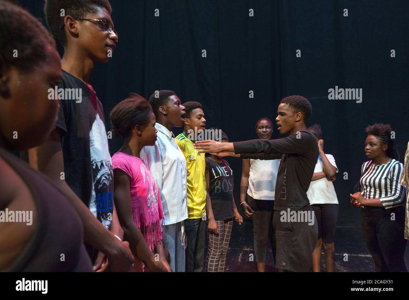 18.10.2018, Johannesburg, Gauteng, Südafrika - Schauspieler der Theatergruppe Outreach Foundation Hillbrow Proben ein Stück. Die Lutherische Gemeinschaft Heraus Stockfoto