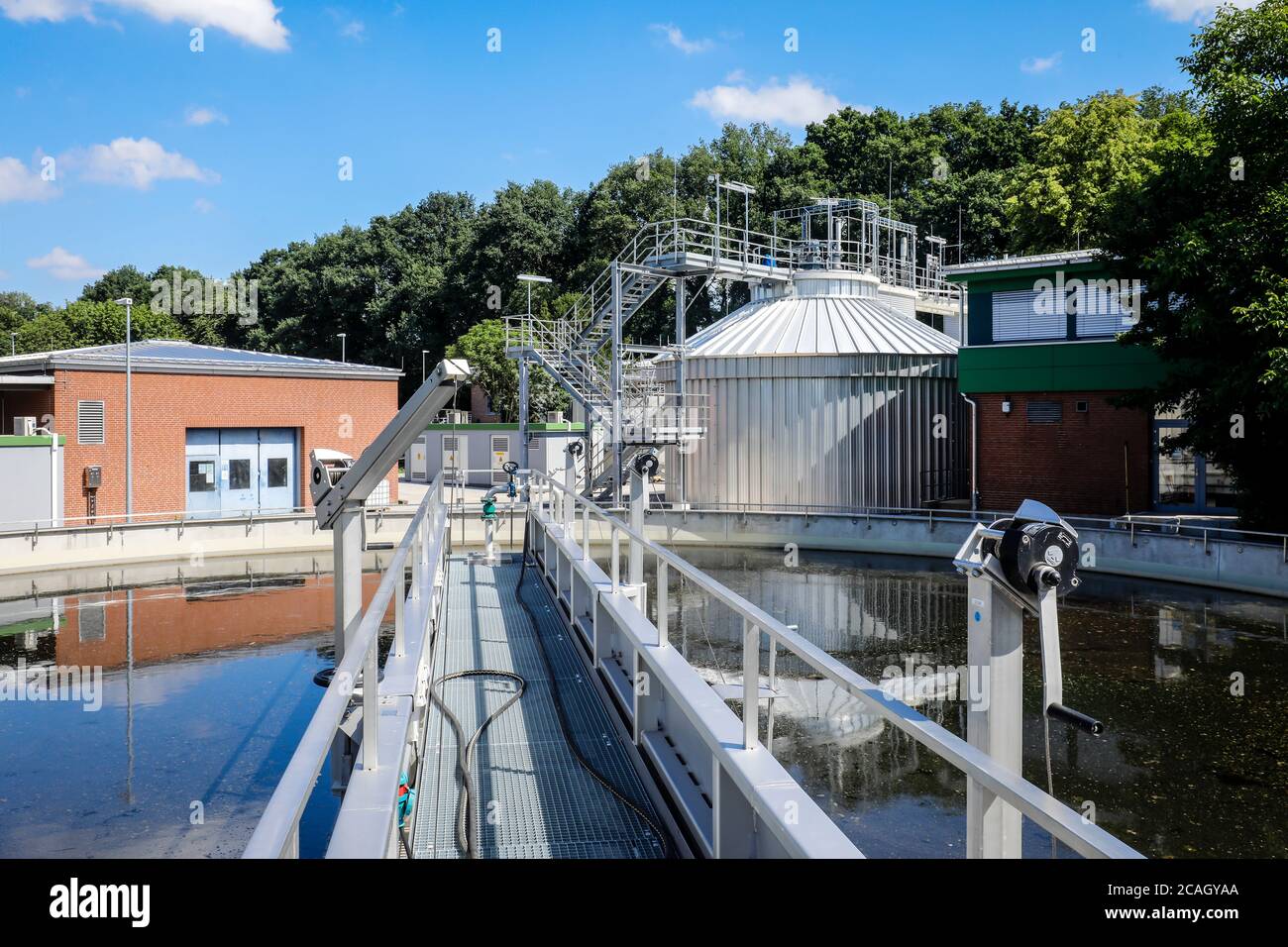 12.06.2020, Voerde, Nordrhein-Westfalen, Deutschland - Kläranlage Voerde, Abwasserbehandlung in der modernisierten Kläranlage. 00 Stockfoto