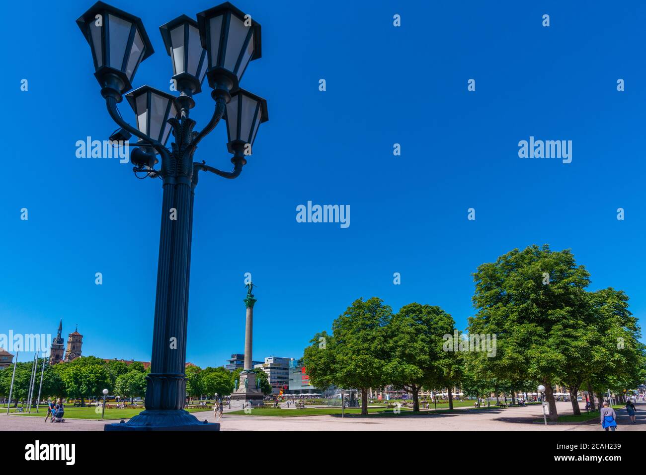 Schlossplatz oder Schlossplatz in der Innenstadt, Stuttgart, Bundesland Baden-Württemberg, Süddeutschland, Europa Stockfoto