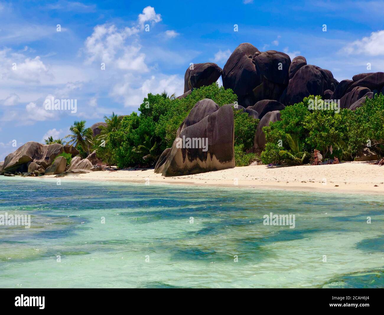 Schöner Strand mit Granitfelsen bei Anse Source d'Argent, La Digue Island, Seychellen Stockfoto