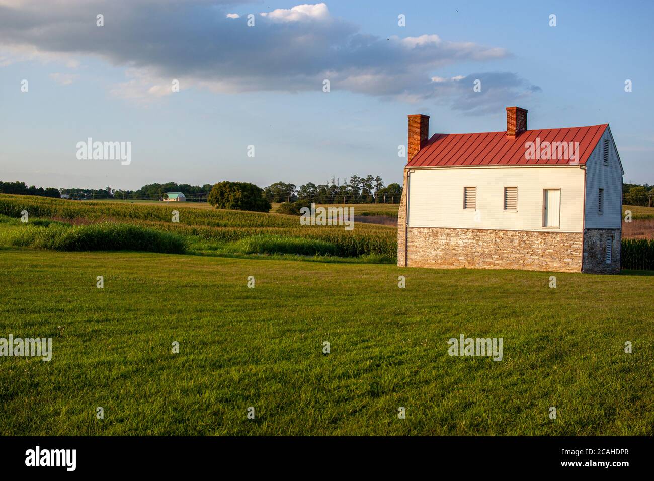 Maryland, USA 08/05/2020: Das achtzehnte Jahrhundert Stein-und Log-Nebenhaus auf der Best Farm. Dies ist ein historisches Wahrzeichen, wo Vereinigung und Konfede Stockfoto