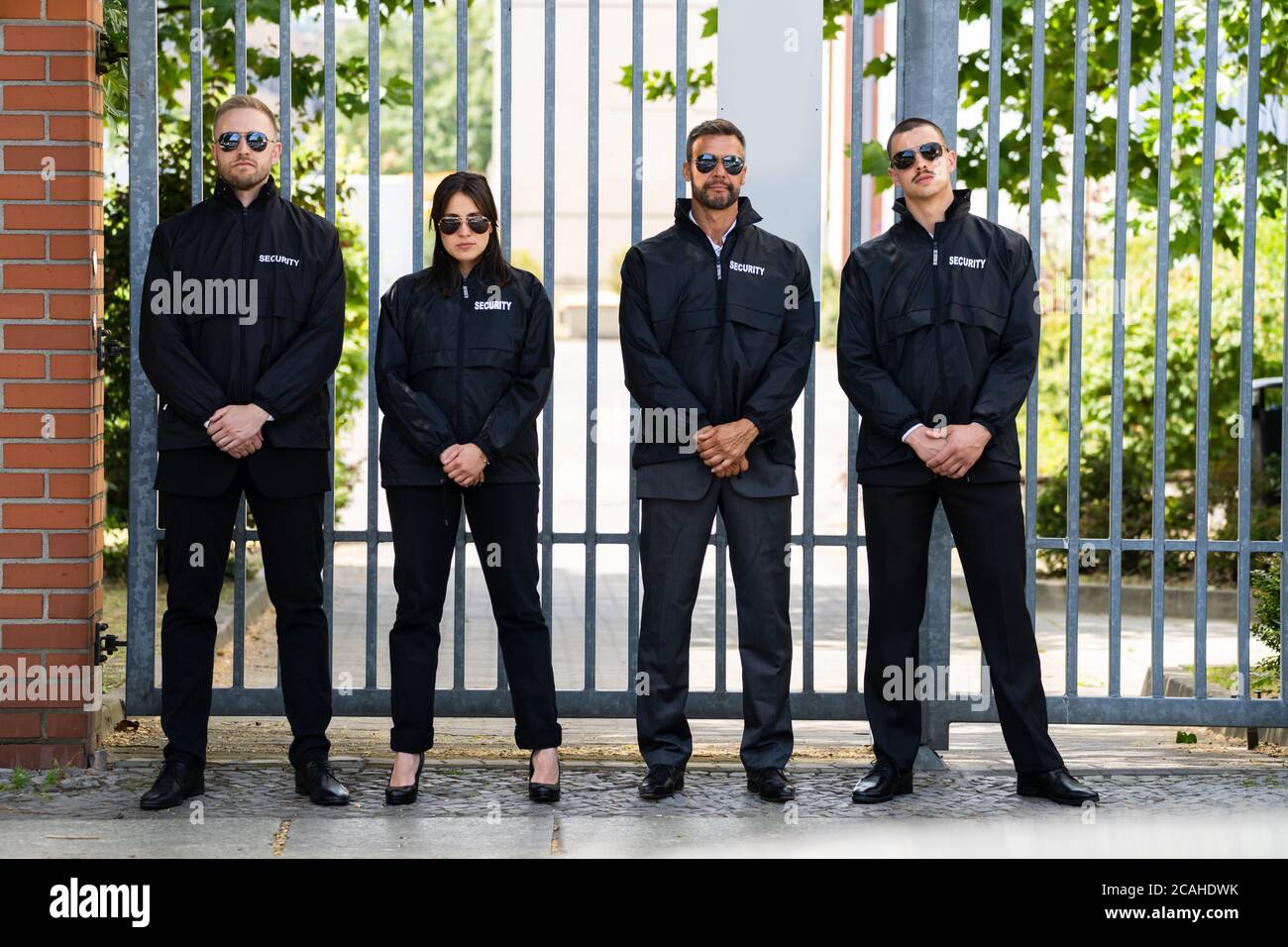 Sicherheitswache Offiziergruppe Am Eingang Der Veranstaltung Stockfoto